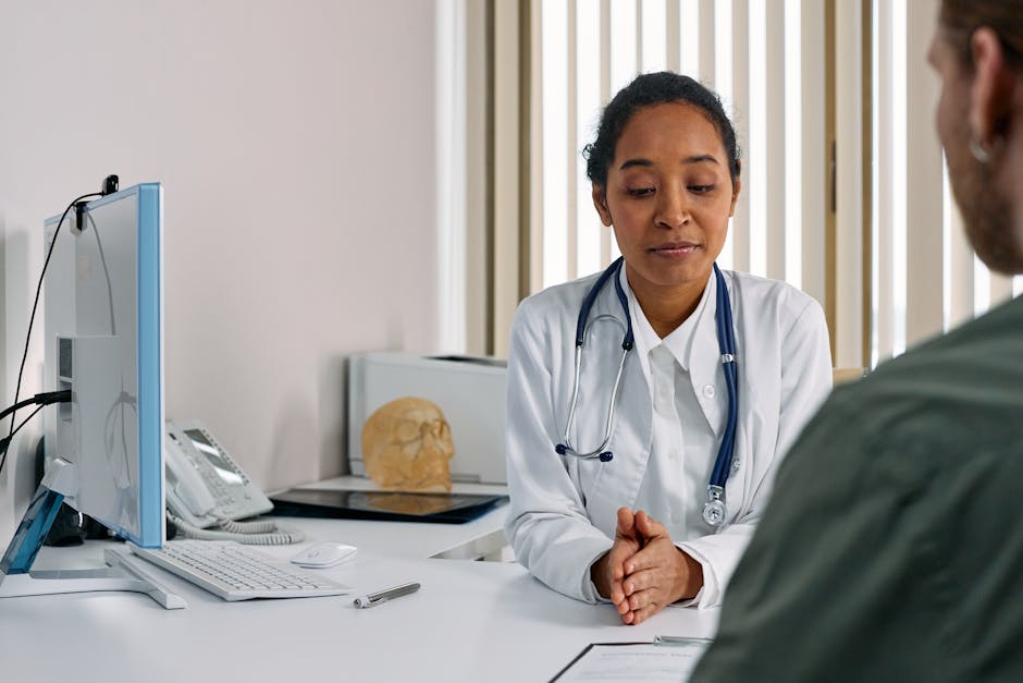Medic specialist în consultație — CV-urile medicilor pe site construiesc încrederea înainte de prima vizită